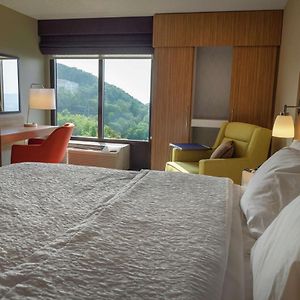 King Room Valley View Non-Smoking
